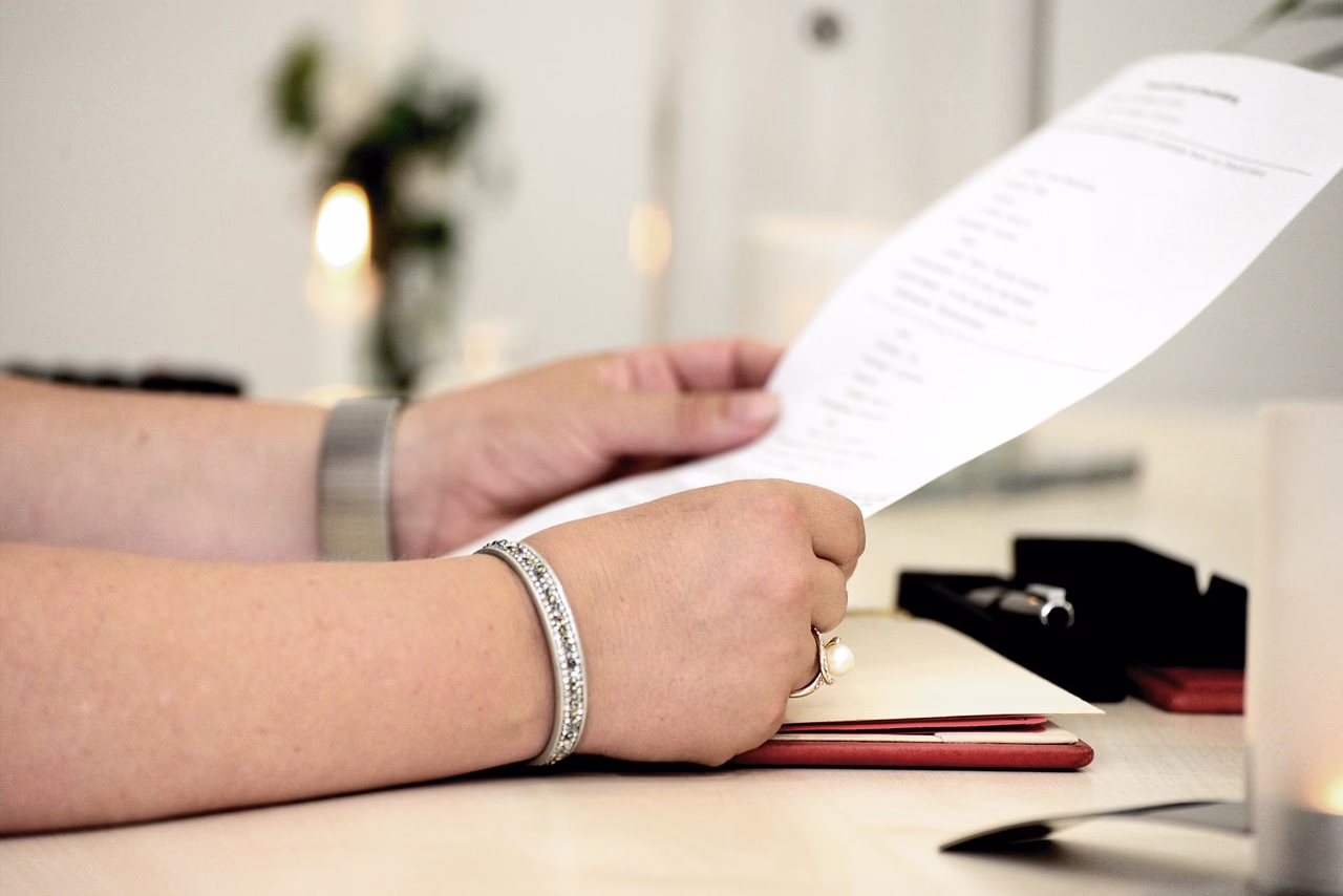 Odrzucenie spadku z długami w imieniu małoletniego dziecka – jak uzyskać zgodę sądu opiekuńczego?